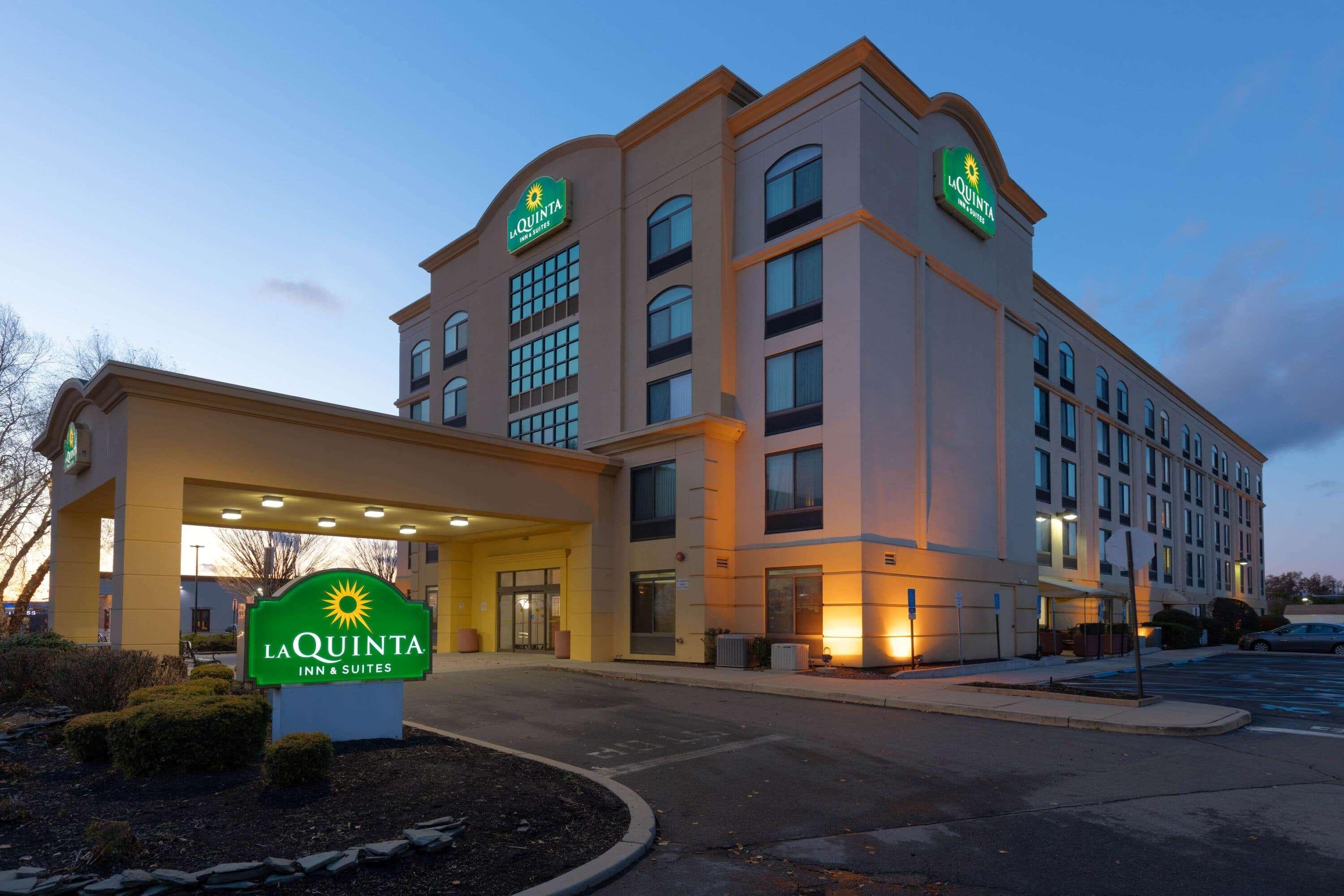 La Quinta By Wyndham Гардън Сити Екстериор снимка
