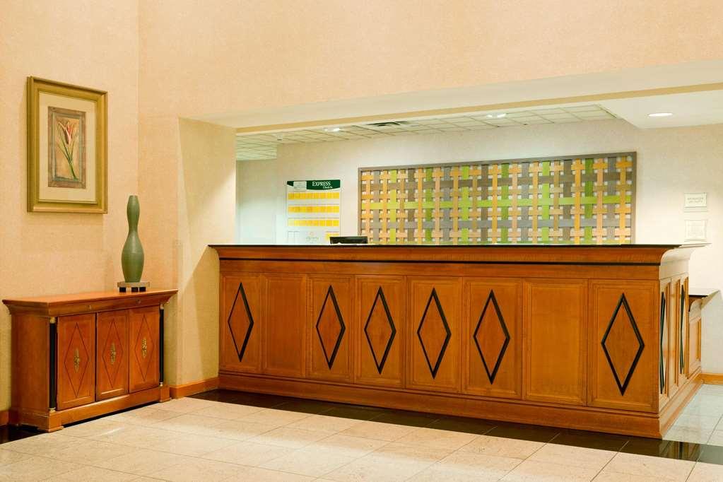 La Quinta By Wyndham Гардън Сити Интериор снимка